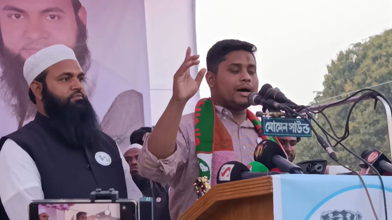 বক্তব্য রাখছেন হাসনাত আব্দুল্লাহ