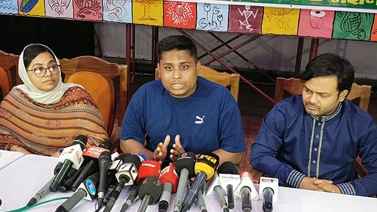 এনসিপির দক্ষিণাঞ্চলের মুখ্য সংগঠক হাসনাত আব্দুল্লাহ