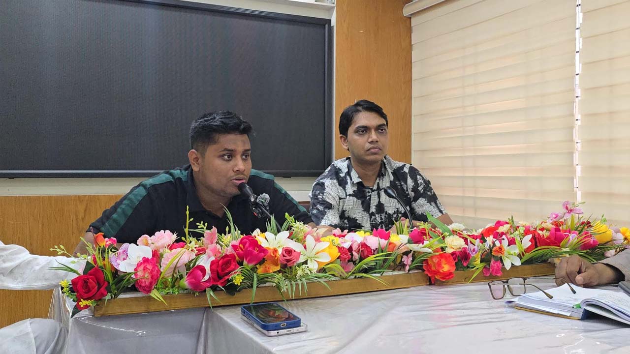 মতবিনিময় সভায় হাসনাত আব্দুল্লাহ