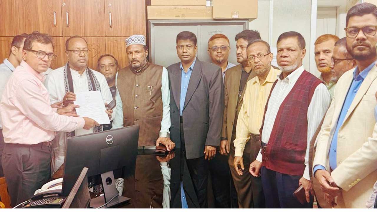 চট্টগ্রাম-৫ আসনে বিএনপি নেতা ফজলুল হকের পক্ষে মনোনয়ন ফরম সংগ্রহ করা হচ্ছে