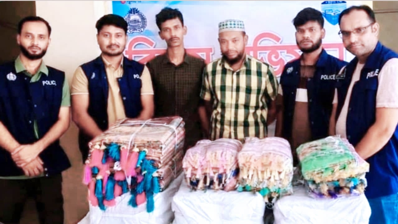 ভারতীয় পণ্যসহ গ্রেফতার আলমগীর হোসেন ও মো: সেলিম