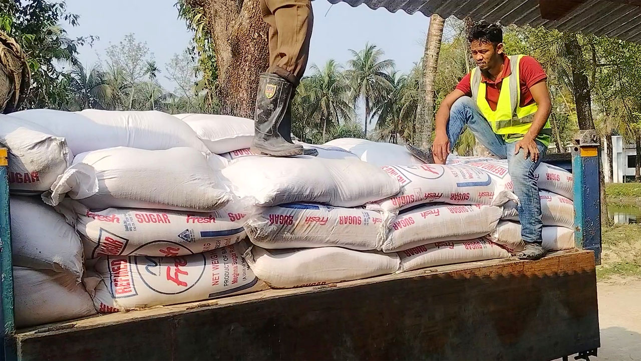 অভিযানে জব্দ করা চিনির বস্তা