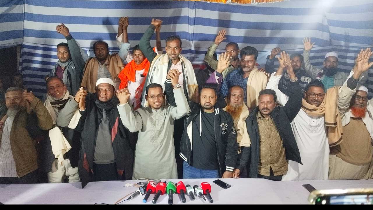 হাতিয়ায় হান্নান মাসউদের হাতে হাত রেখে বিএনপি নেতাকর্মীরা এনসিপিতে যোগ দেন