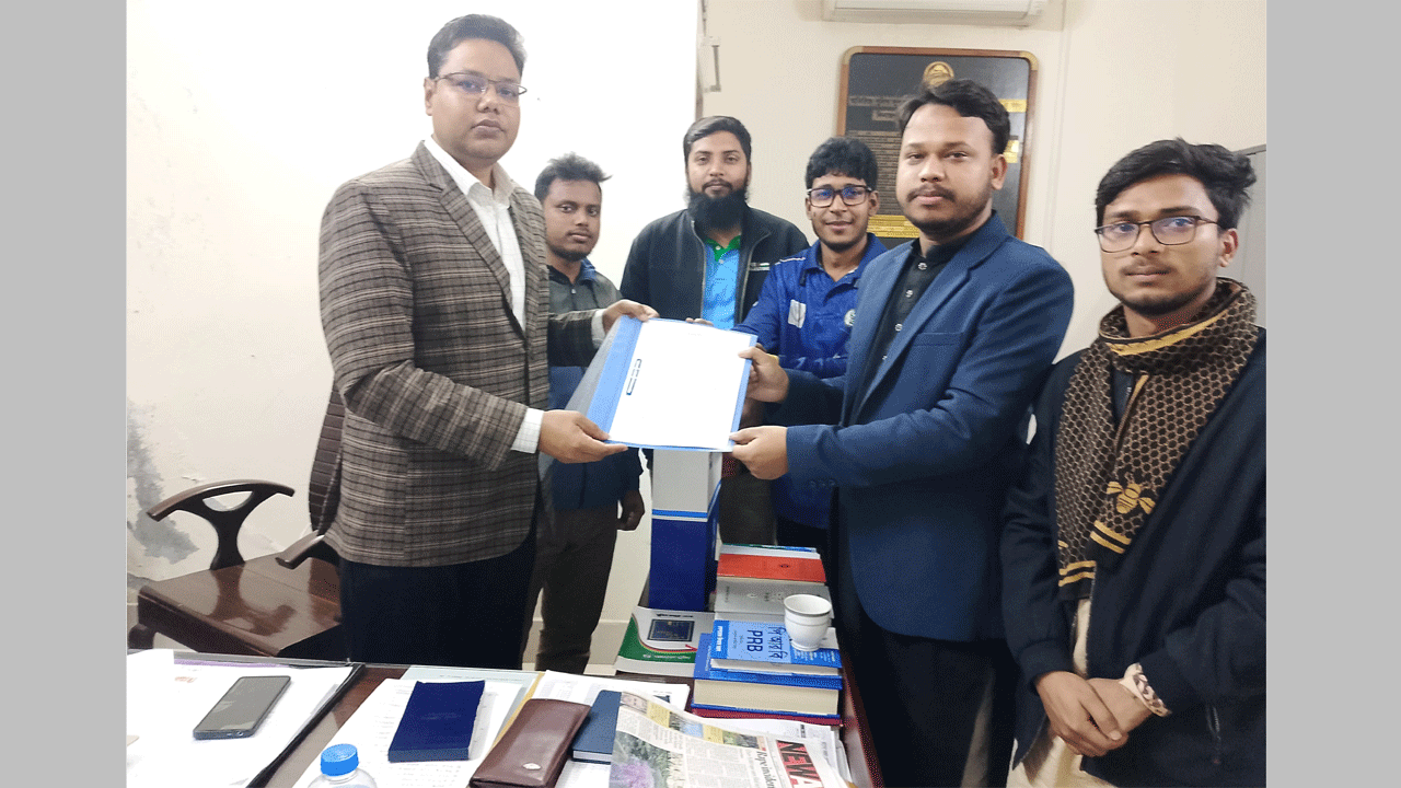 পাঁচ দফা দাবিতে অতিরিক্ত পুলিশ সুপারকে স্মারকলিপি দিচ্ছে হাবিপ্রবি ছাত্রশিবির