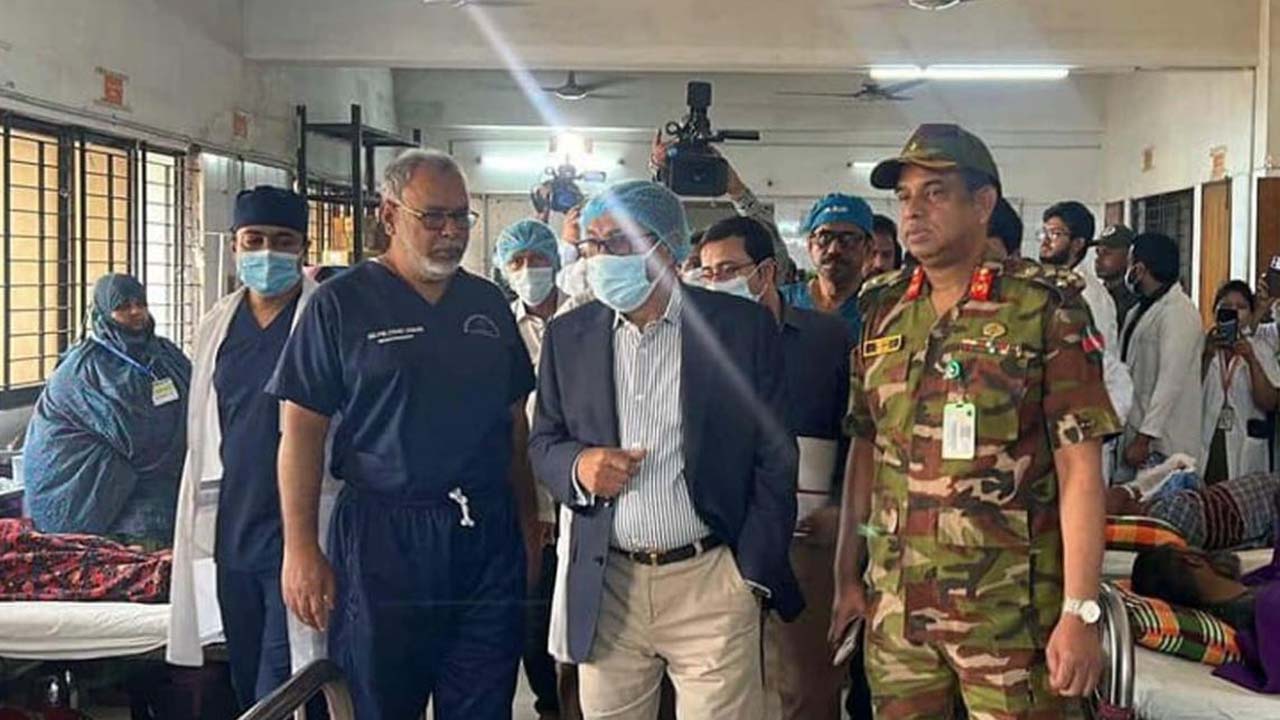 ঢাকা মেডিক্যাল কলেজ হাসপাতাল পরিদর্শনে গেছেন স্বাস্থ্যমন্ত্রী সরদার মো: সাখাওয়াত হোসেন