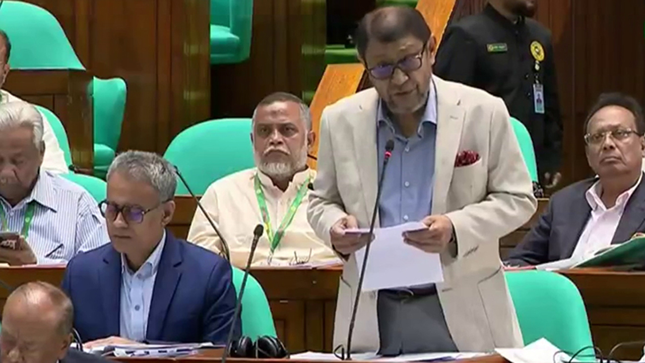 প্রশ্নের জবাবে স্বাস্থ্য ও পরিবার কল্যাণমন্ত্রী সরদার মো: সাখাওয়াত হোসেন