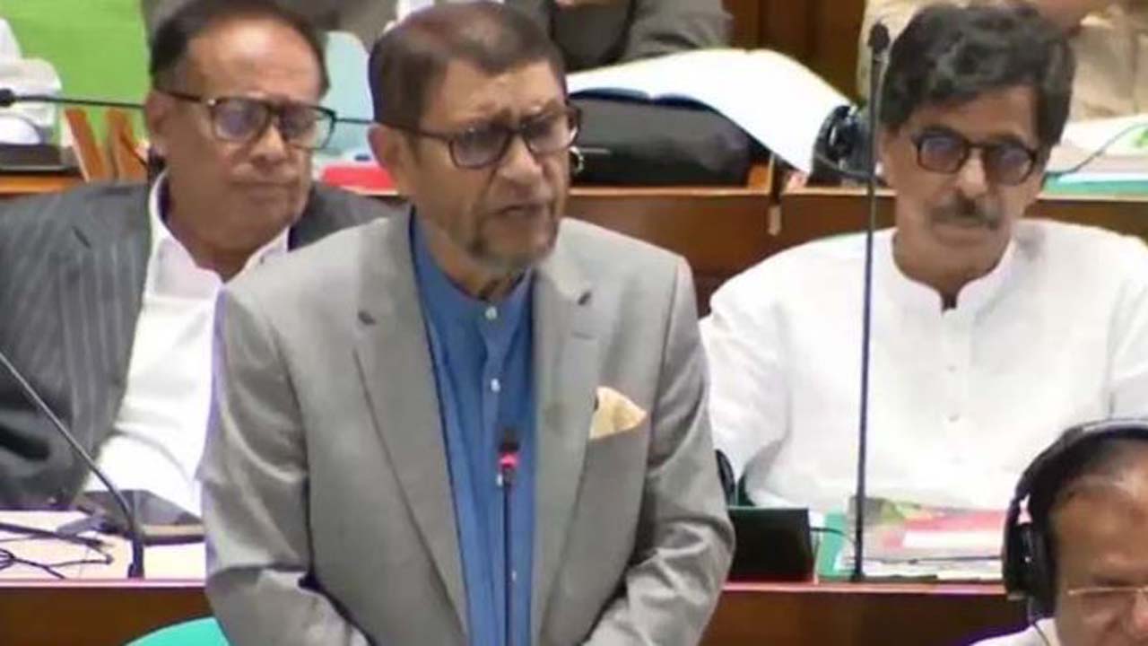জাতীয় সংসদে স্বাস্থ্যমন্ত্রী সরদার মো: সাখাওয়াত হোসেন
