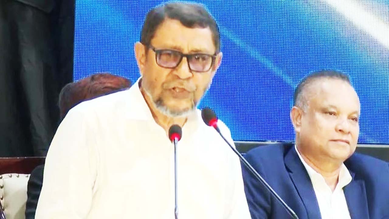 বক্তব্য দেন স্বাস্থ্য ও পরিবার কল্যাণমন্ত্রী সরদার মো: সাখাওয়াত হোসেন