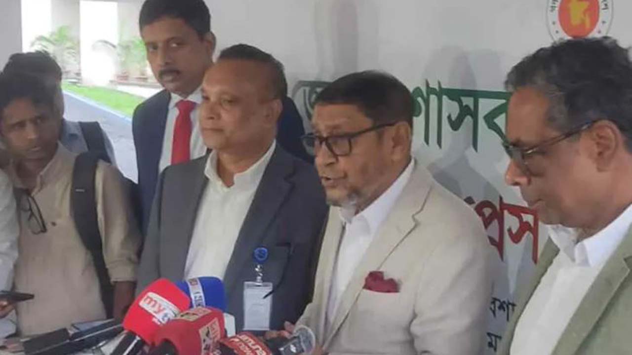 সংবাদ সম্মেলনে স্বাস্থ্যমন্ত্রী সরদার মো. সাখাওয়াত হোসেন