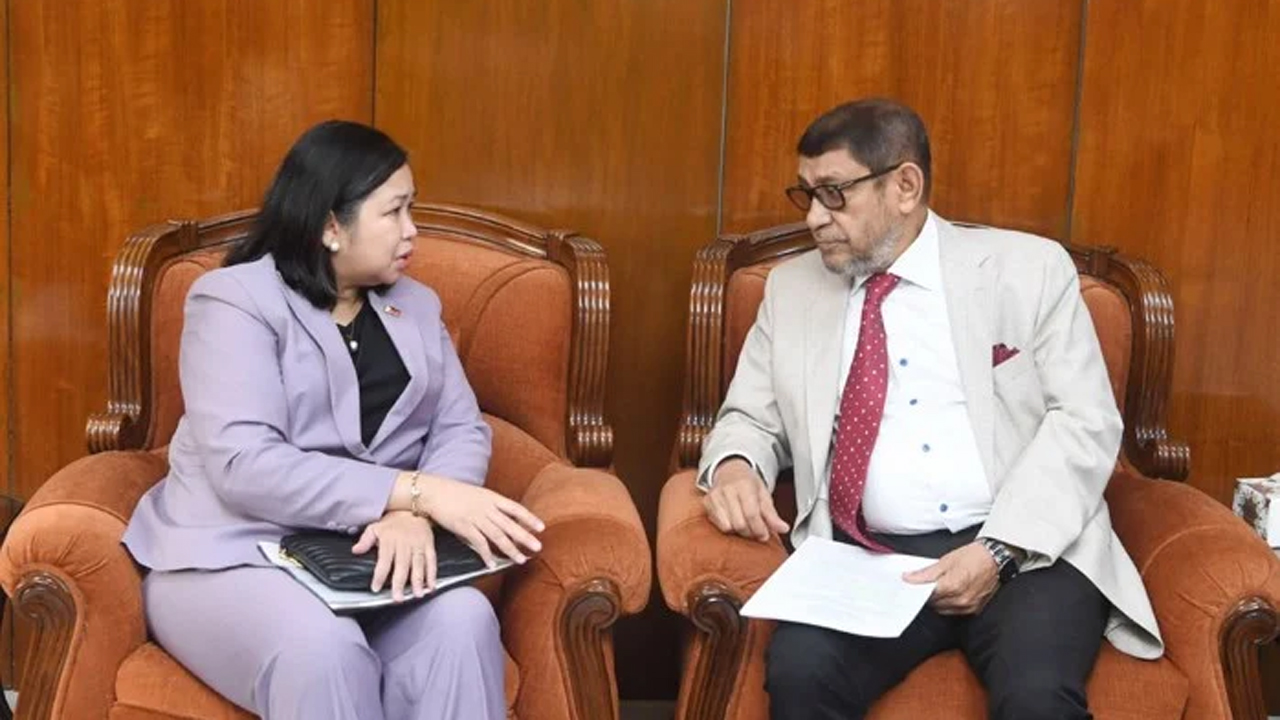 স্বাস্থ্যমন্ত্রী সরদার মো: সাখাওয়াত হোসেনের সাথে সৌজন্য সাক্ষাৎ করেন ফিলিপাইনের রাষ্ট্রদূত নিনা পাদিলা কেইংলেট