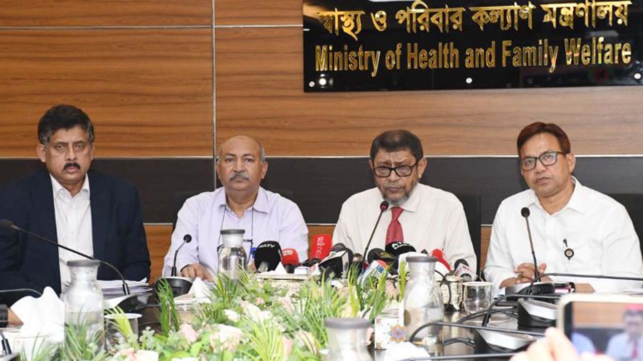 সংবাদ সম্মেলনে স্বাস্থ্যমন্ত্রী সরদার মো: সাখাওয়াত হোসেন
