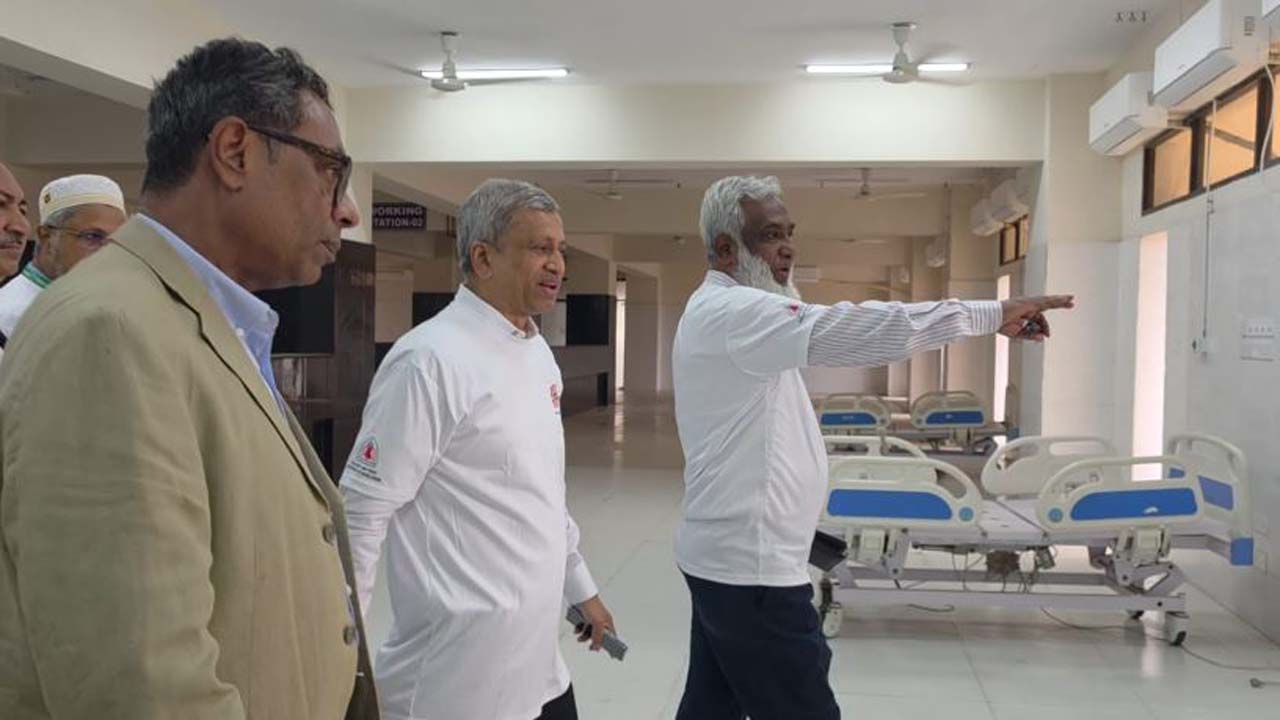 হাসপাতাল পরিদর্শন করছেন স্বাস্থ্য প্রতিমন্ত্রী ড. এম এ মুহিত