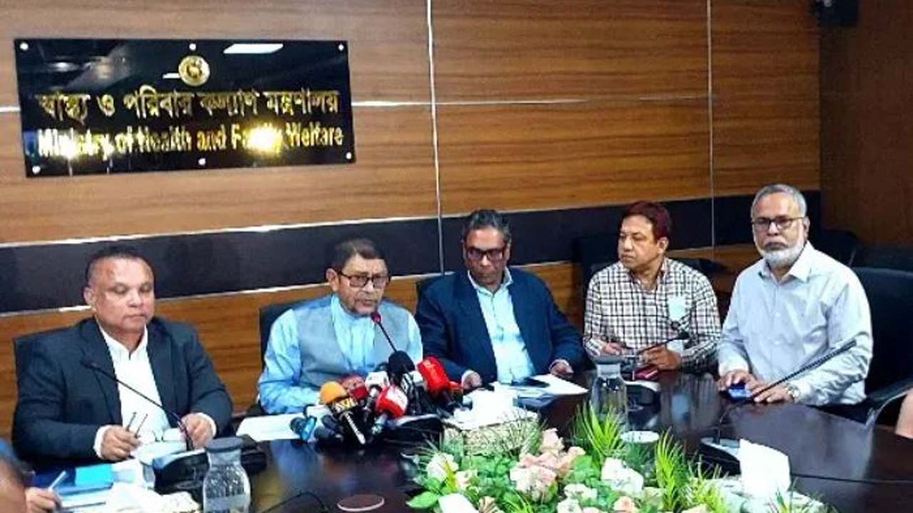 সংবাদ সম্মেলনে স্বাস্থ্যমন্ত্রী সরদার মো: সাখাওয়াত হোসেন