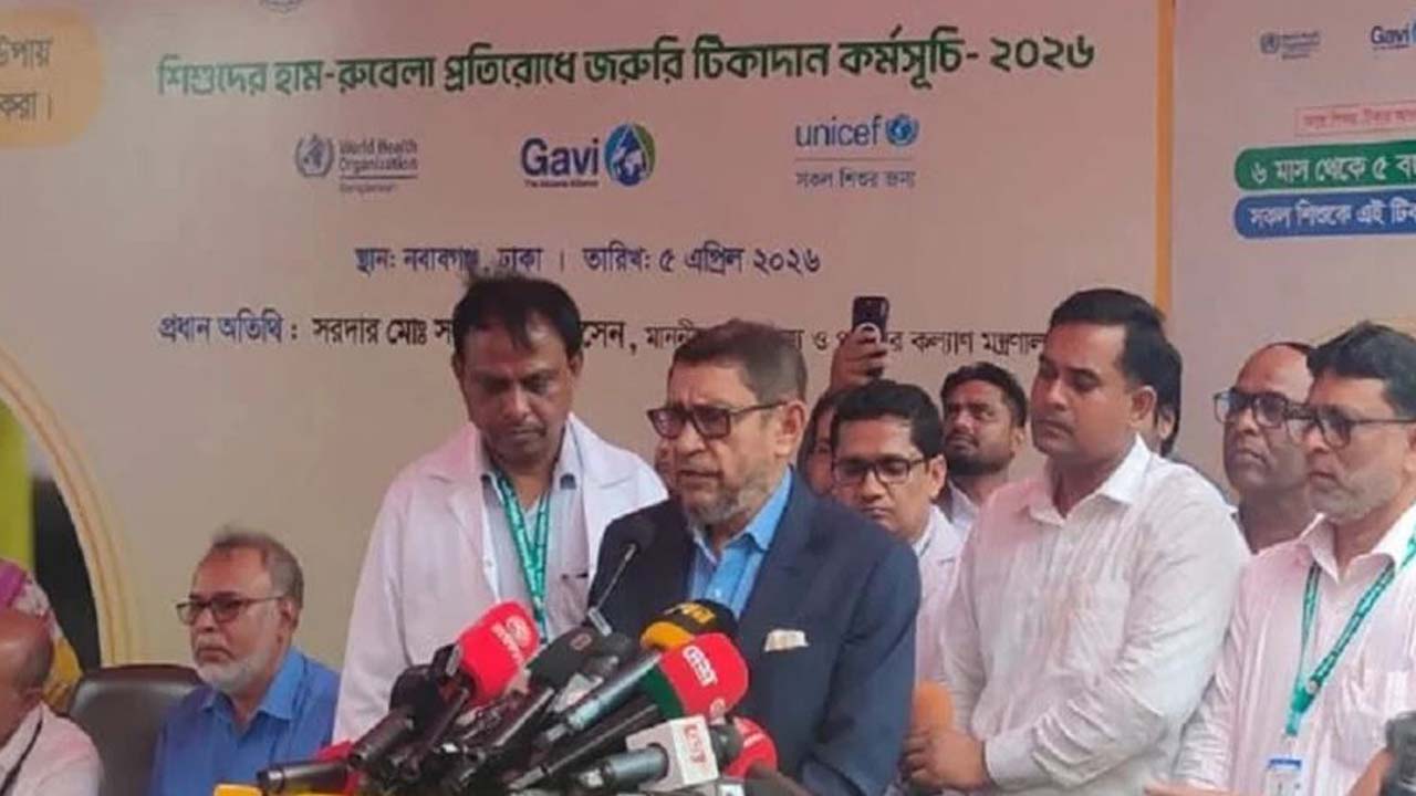 অনুষ্ঠানে বক্তব্য রাখছেন স্বাস্থ্যমন্ত্রী সরদার মো: সাখাওয়াত হোসেন