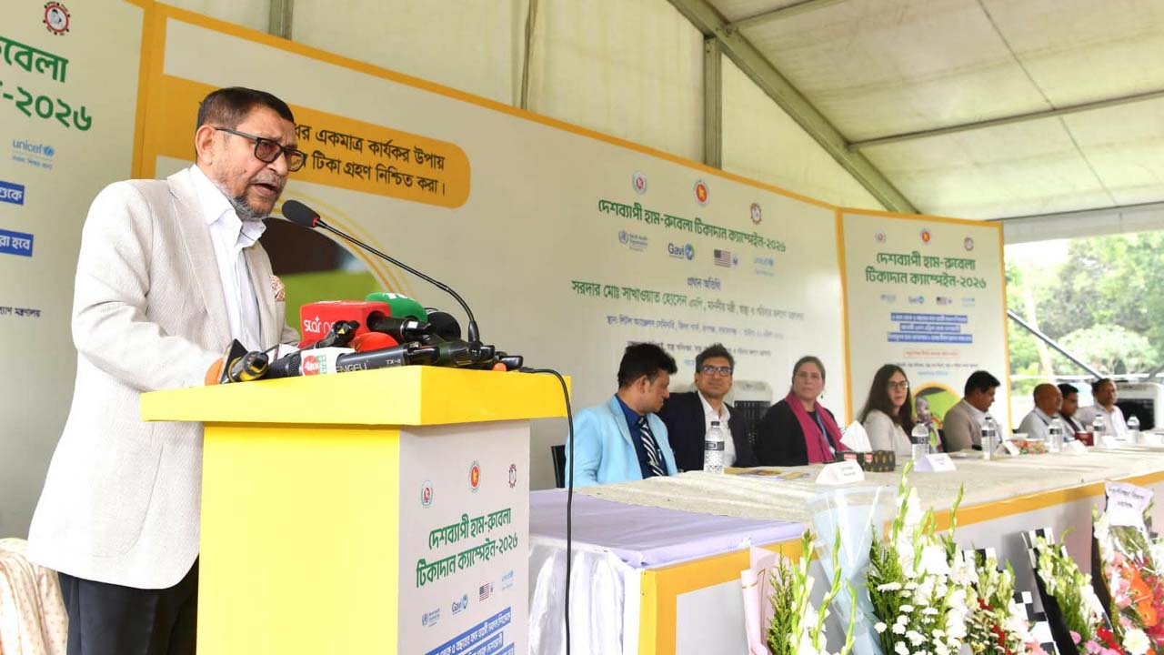 অনুষ্ঠানে বক্তব্য রাখছেন স্বাস্থ্য ও পরিবারকল্যাণ মন্ত্রী সরদার মো: সাখাওয়াত হোসেন
