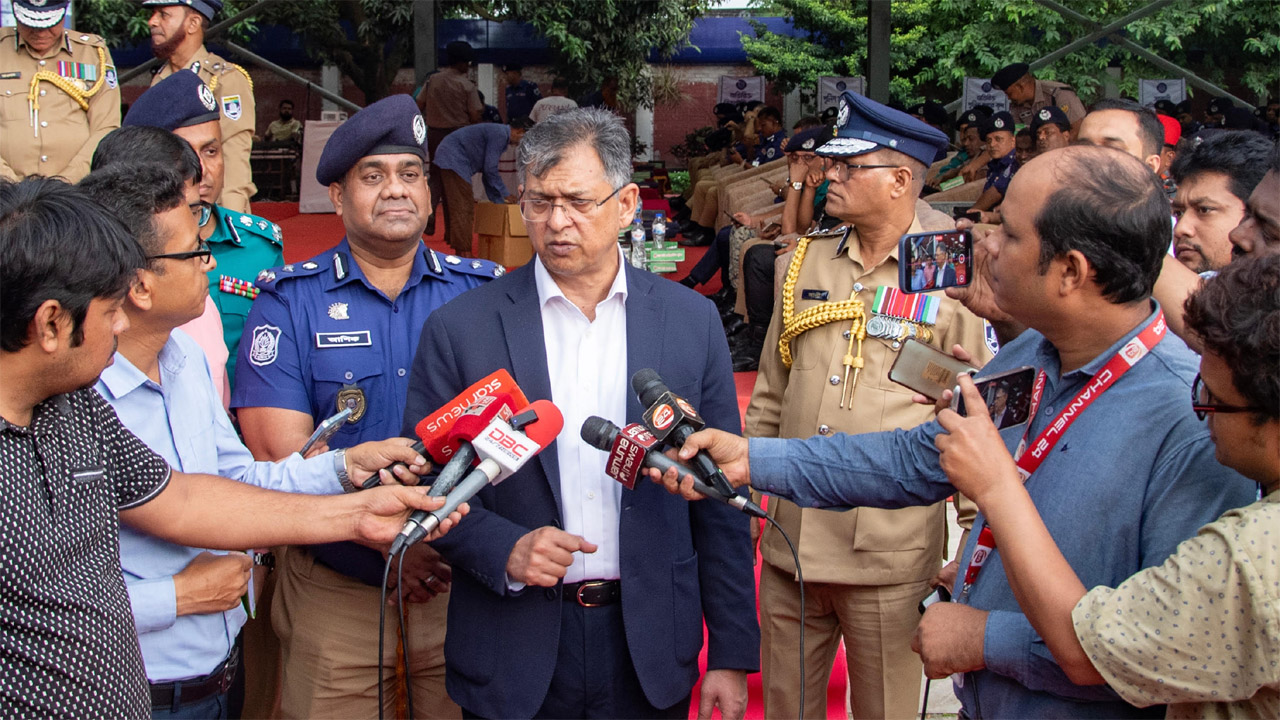 সাবেক আইজিপি বেনজীর আহমেদের ব্যাপারে রাজশাহীতে গণমাধ্যমের সাথে কথা বলেন স্বরাষ্ট্রমন্ত্রী সালাহউদ্দিন আহমদ