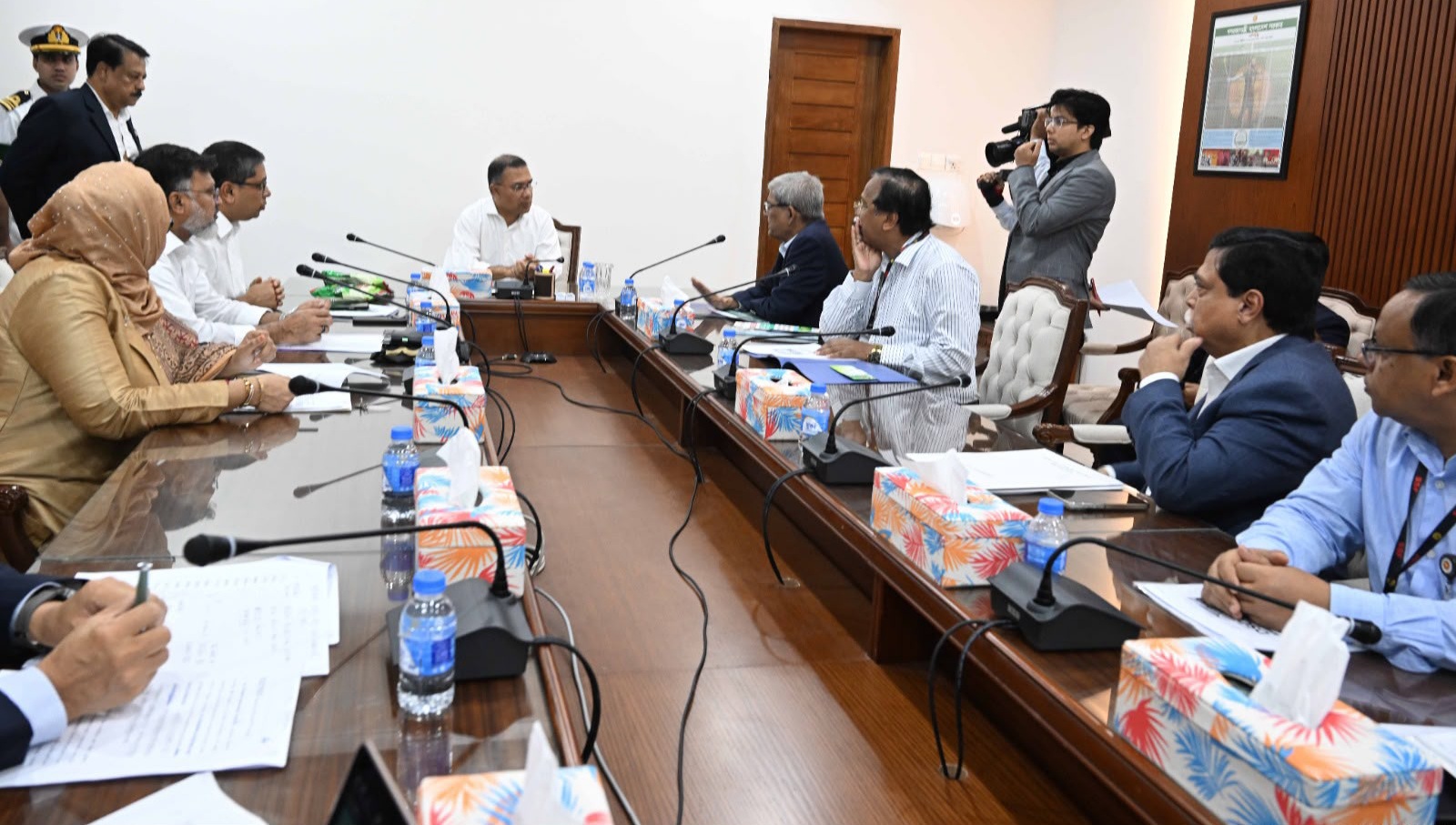 সচিবালয়ের মন্ত্রিপরিষদ বিভাগের সভাকক্ষে বৈঠকটি অনুষ্ঠিত হয়