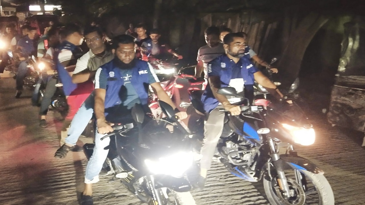 পিরোজপুরের মাদকের বিরুদ্ধে ‘জিরো টলারেন্স’ ঘোষণা বাস্তবায়নে পুলিশের মহড়া