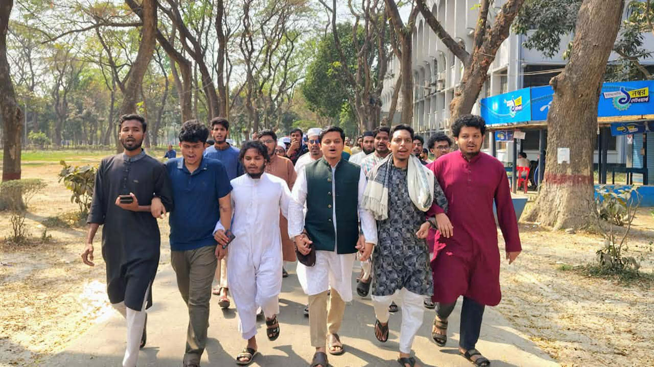 নরসিংদীতে কিশোরীকে সংঘবদ্ধ ধর্ষণ ও হত্যার বিচারের দাবিতে বিক্ষোভ মিছিল