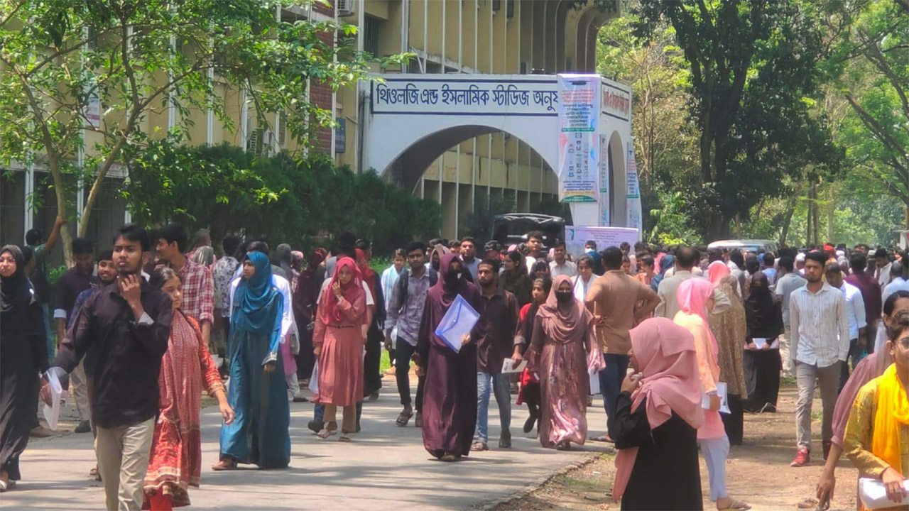 গুচ্ছের ‘এ’ ইউনিটের ভর্তি পরীক্ষা সম্পন্ন, উপস্থিতি ৭৬ শতাংশ
