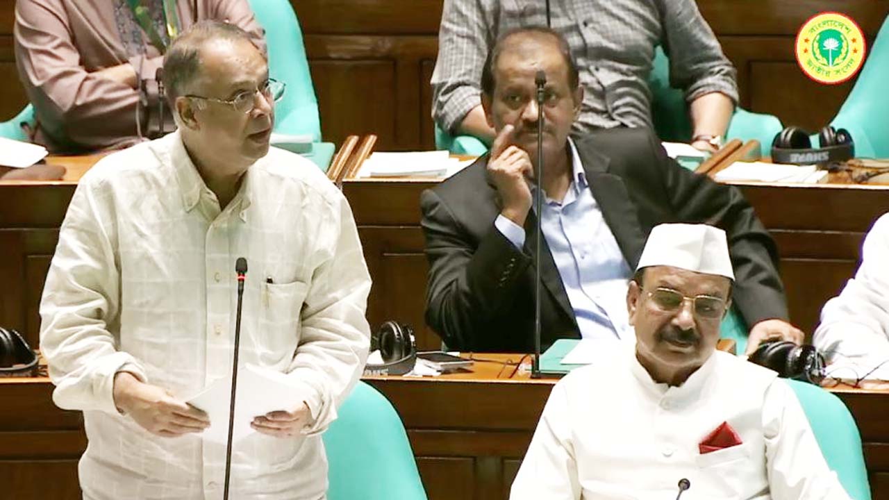 সংসদে বক্তব্য দেন বিদ্যুৎ, জ্বালানি ও খনিজসম্পদ মন্ত্রী ইকবাল হাসান মাহমুদ