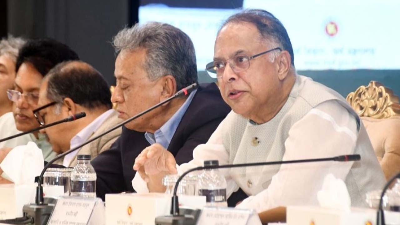 কথা বলেন বিদ্যুৎ, জ্বালানি ও খনিজসম্পদ মন্ত্রী ইকবাল হাসান মাহমুদ