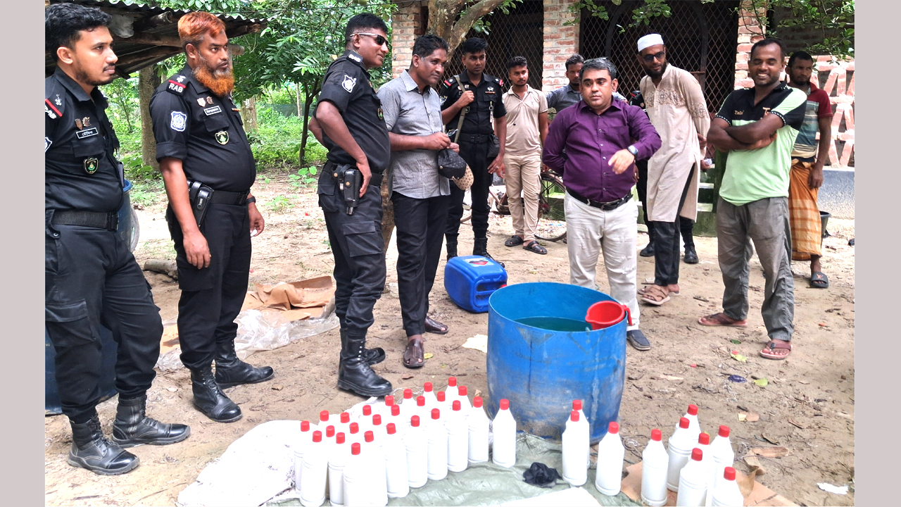 অনুমোদনহীন টয়লেট্রিজ পন্য উৎপাদনের বিরুদ্ধে অভিযান চালায় ভোক্তা অধিকার সংরক্ষণ অধিদফতর