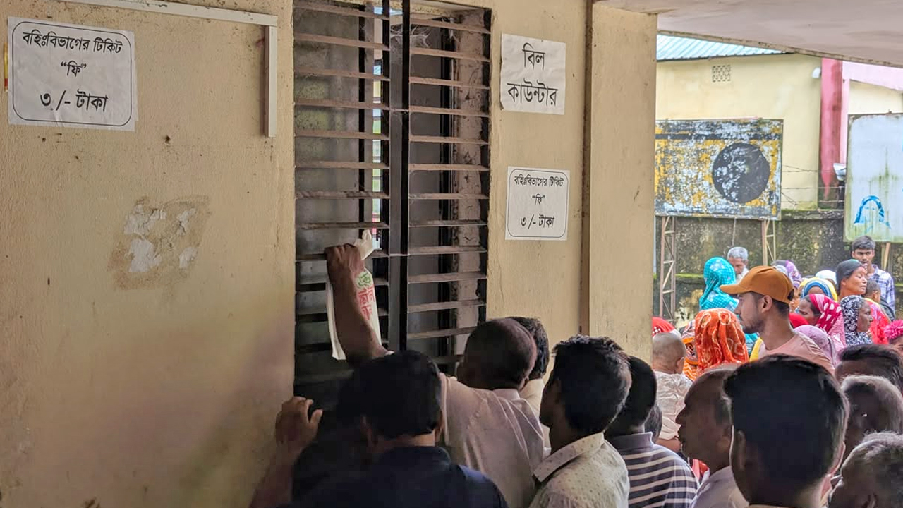 ডিমলায় স্বাস্থ্যসেবায় স্বচ্ছতা ফিরেছে টিকিটে