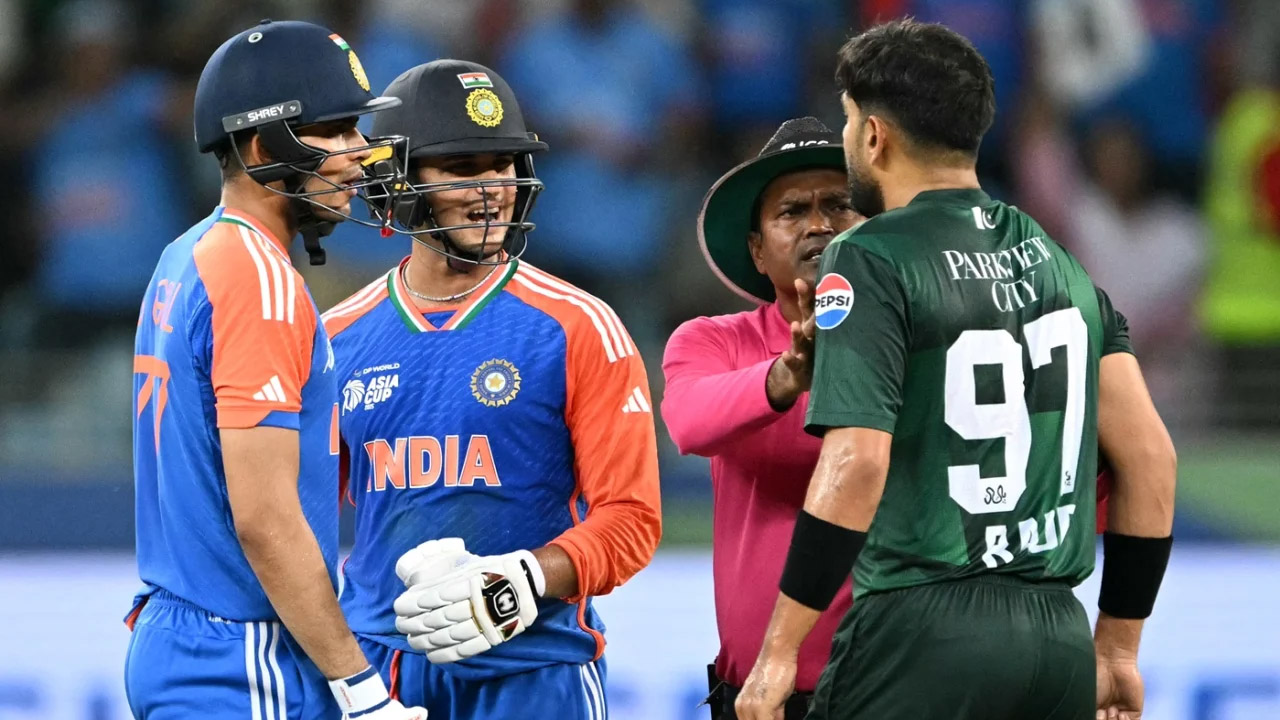 ম্যাচের এক পর্যায়ে বিতর্কে জড়ান ভারতের অভিষেক শর্মা ও পাকিস্তানের হারিস রউফ