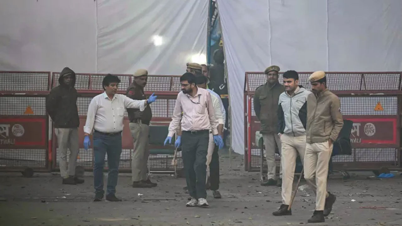 দিল্লির গাড়ি বিস্ফোরণের তদন্ত করছে ফরেনসিক টিম