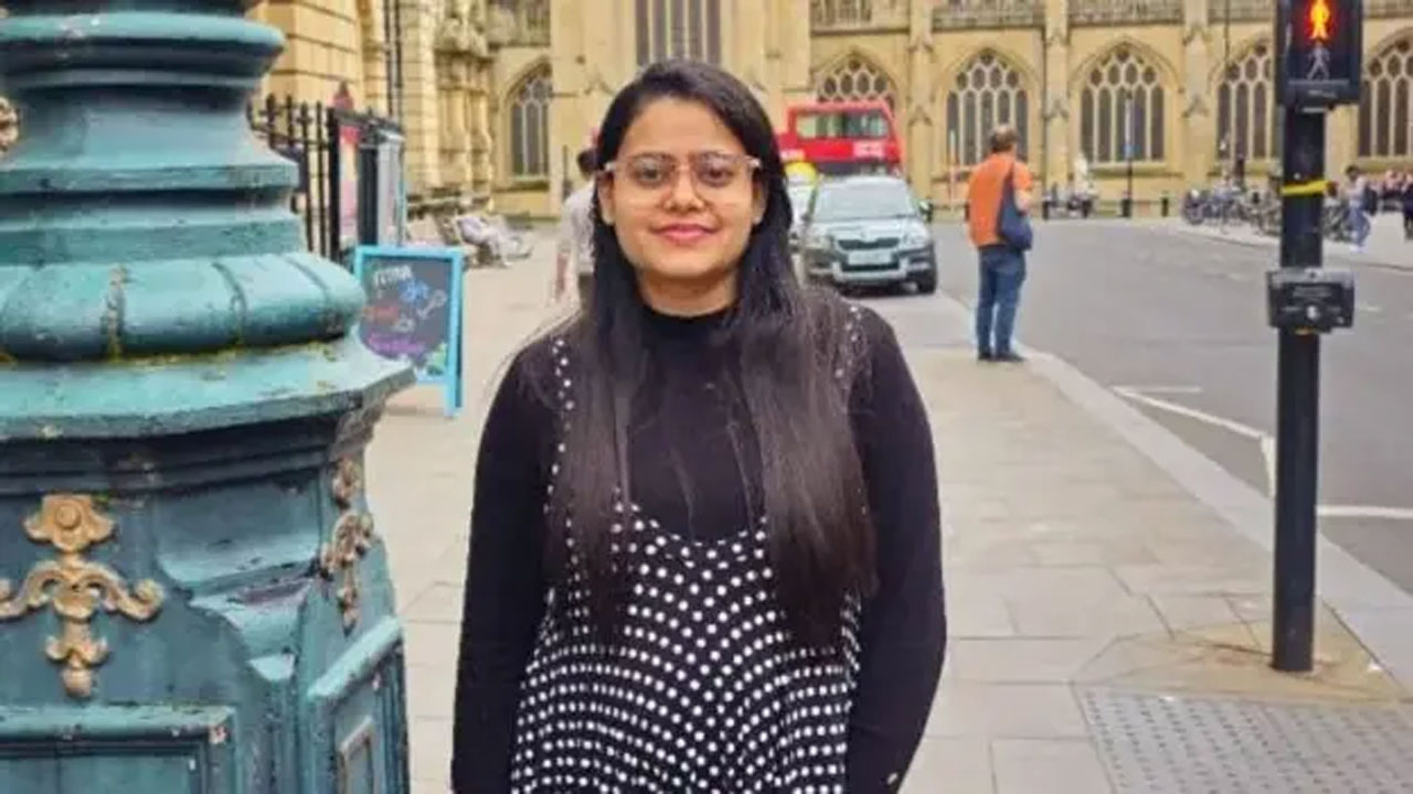ভূমি চৌহান যানজটের কারণে ফ্লাইট মিস করেন।