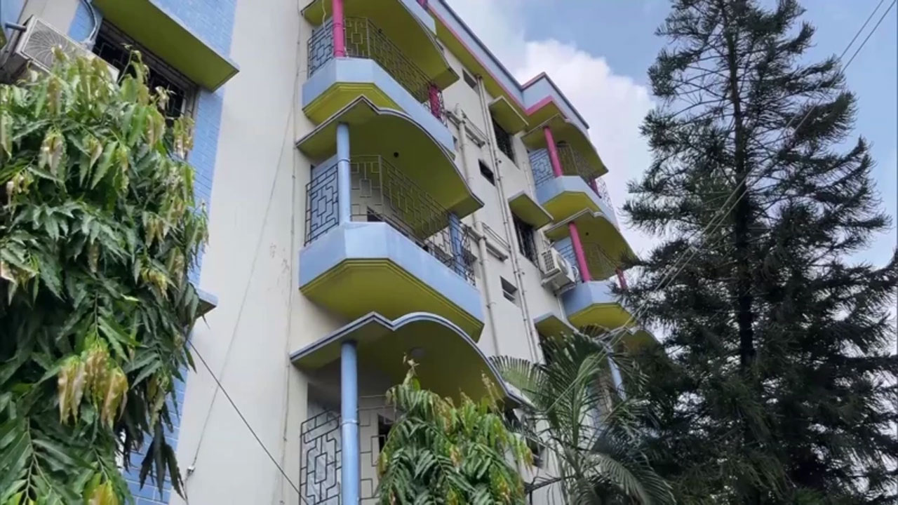তারাপীঠের এ হোটেলটিতে আগুন লাগে সোমবার