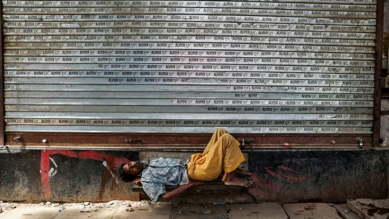 তীব্র গরমে জনজীবন বিপর্যস্ত