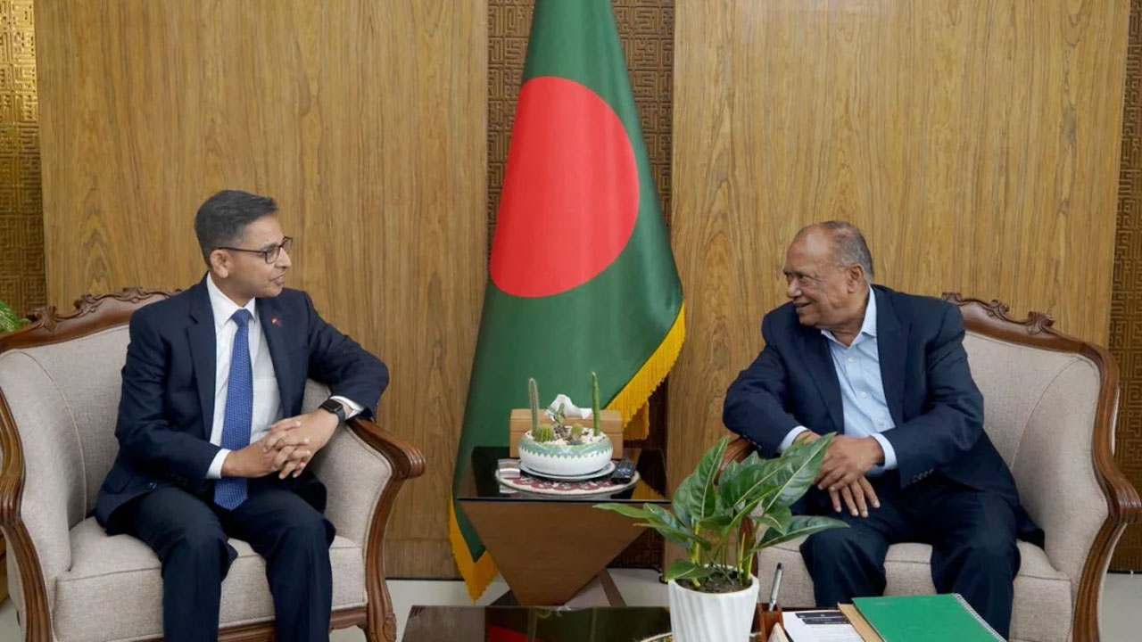 বাংলাদেশ সচিবালয়ে মন্ত্রীর দফতরে এই সাক্ষাৎ অনুষ্ঠিত হয়