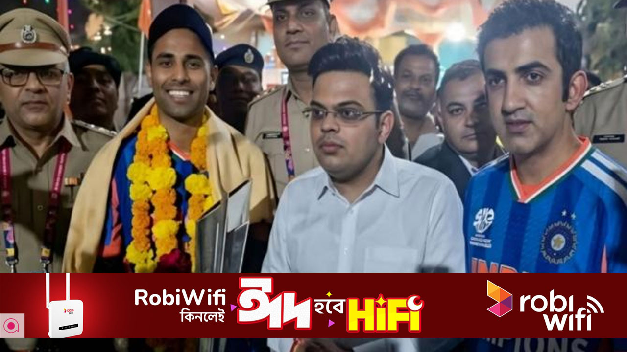 বিশ্বকাপ জয়ের পর ট্রফি নিয়ে মন্দিরে যান জয় শাহ, গৌতম গম্ভির ও সূর্য কুমার যাদব