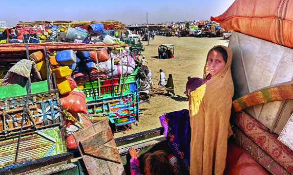 আফগানিস্তানের সাথে সাম্প্রতিক লড়াইয়ের পর পাকিস্তান সারা দেশে শরণার্থী শিবির বন্ধ করার নির্দেশ জারি করায় আফগান শরণার্থীরা বিপাকে পড়েছে : ইন্টারনেট