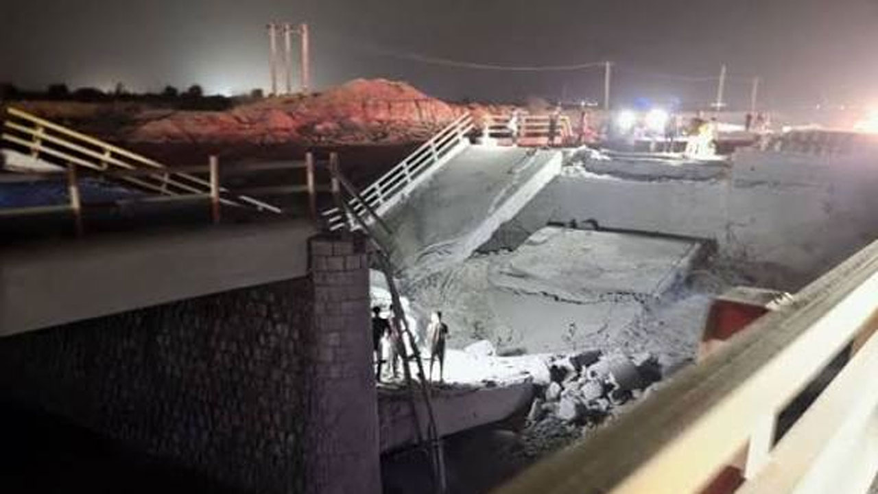 মার্কিন হামলায় ইরানের বন্দর-ই খামির সেতু ভেঙে পড়েছে