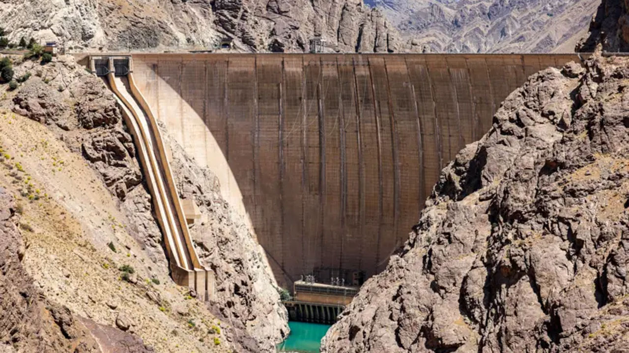 আমির কবির বাঁধের পানির স্তর সবচেয়ে নিচে নেমে এসেছে