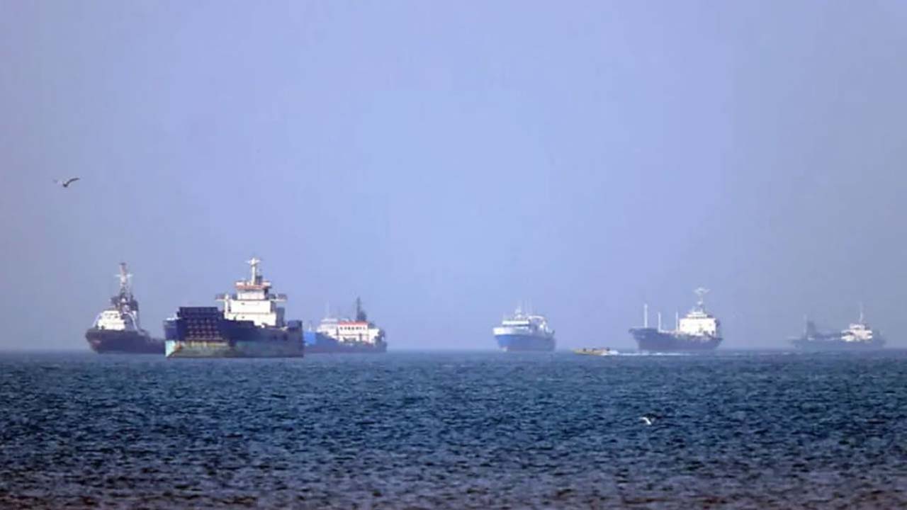 উপসাগরে ১৫০০ জাহাজ আটকা