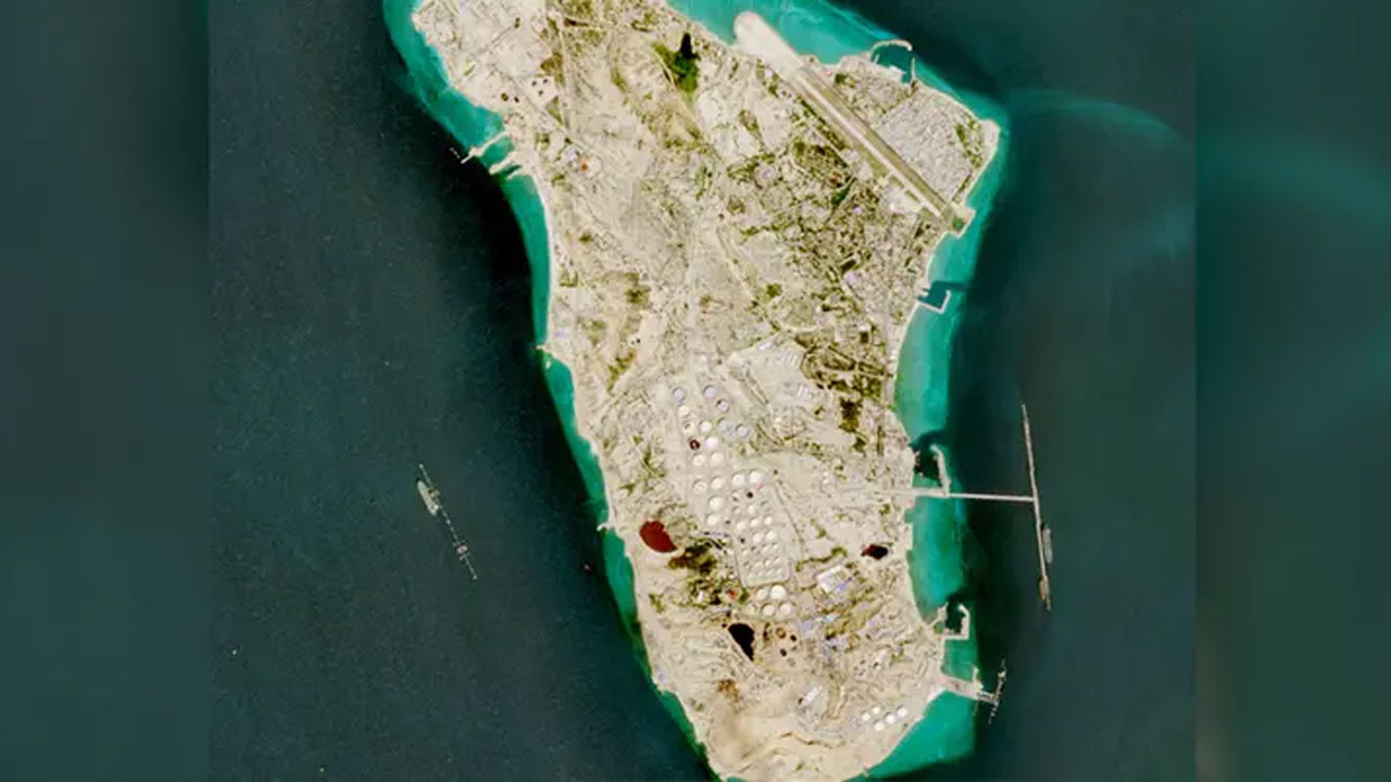 খার্গ দ্বীপ, যার মধ্য দিয়ে ইরানের ৯০ শতাংশ তেল রফতানি হয়