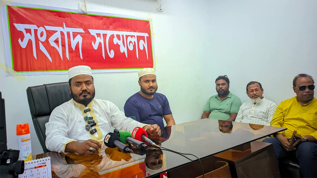 ঈশ্বরদীদে ক্ষতিগ্রস্ত ব্যবসায়ীর সংবাদ সম্মেলন