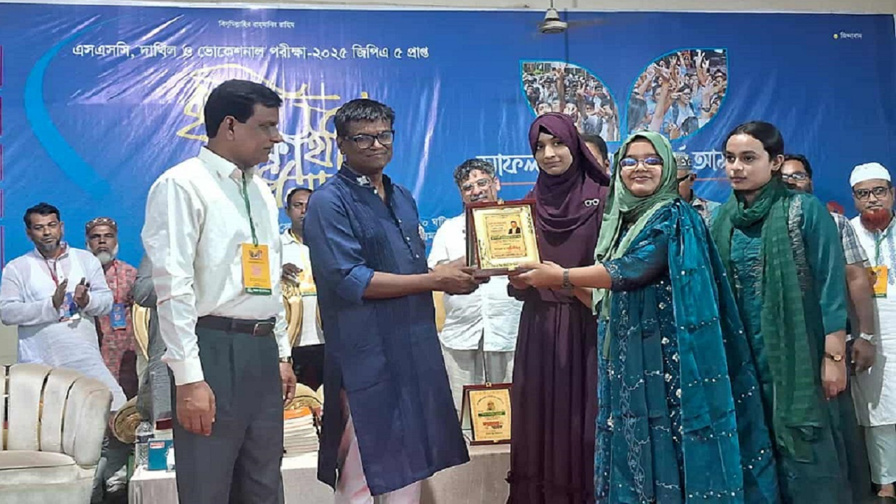 ঈশ্বরগঞ্জে জিপিএ-৫ প্রাপ্ত ২০৪ শিক্ষার্থীকে সংবর্ধনা