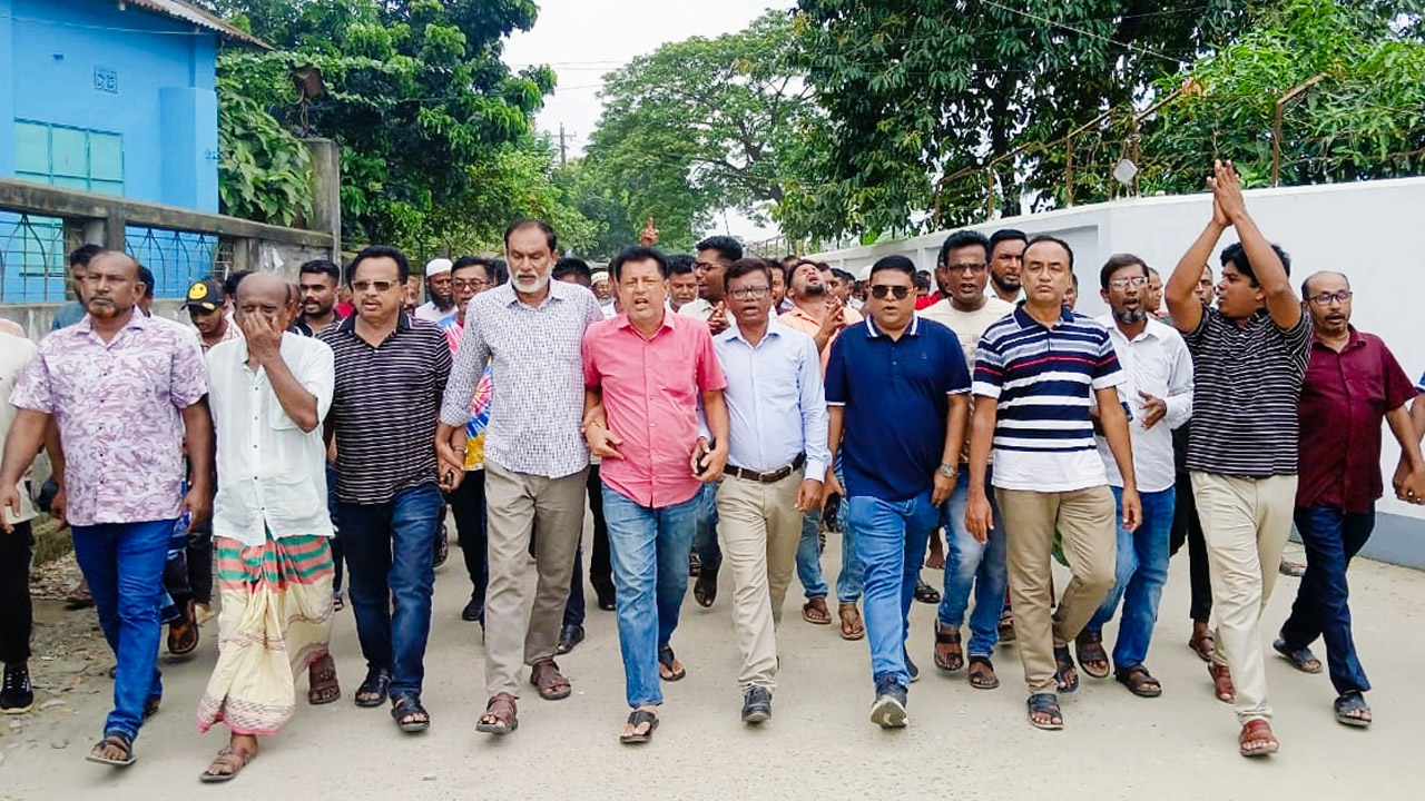 তারেক রহমানকে নিয়ে কুরুচিপূর্ণ স্লোগানের প্রতিবাদে ইটনায় বিএনপির বিক্ষোভ