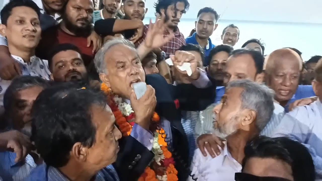 বক্তব্য রাখেন সরওয়ার জামাল নিজাম