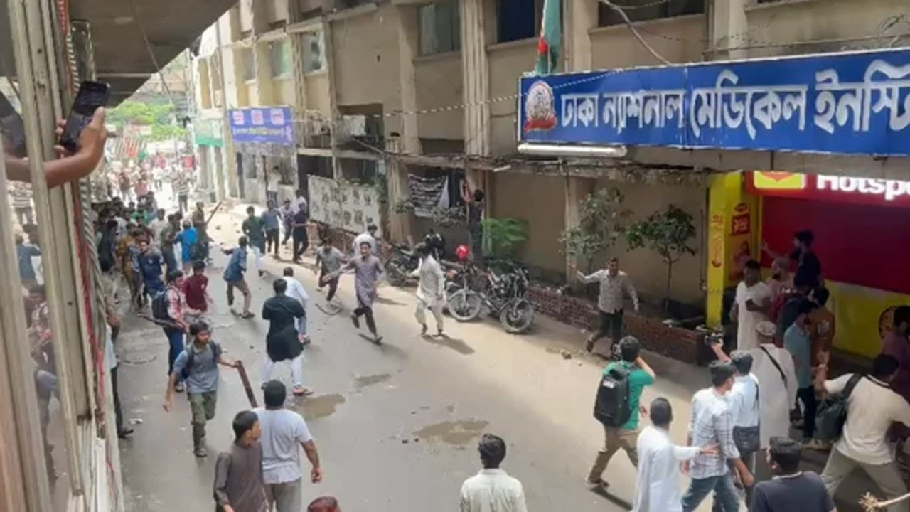ঢাকা ন্যাশনাল মেডিক্যাল ইনস্টিটিউট হাসপাতাল চত্বরে ছাত্রদলের হামলা