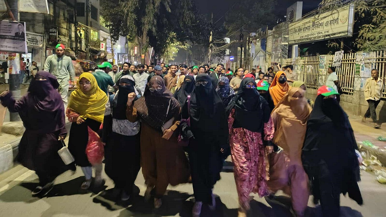 ইনকিলাব মঞ্চের কর্মসূচিতে পুলিশি হামলার প্রতিবাদে জকসুর বিক্ষোভ