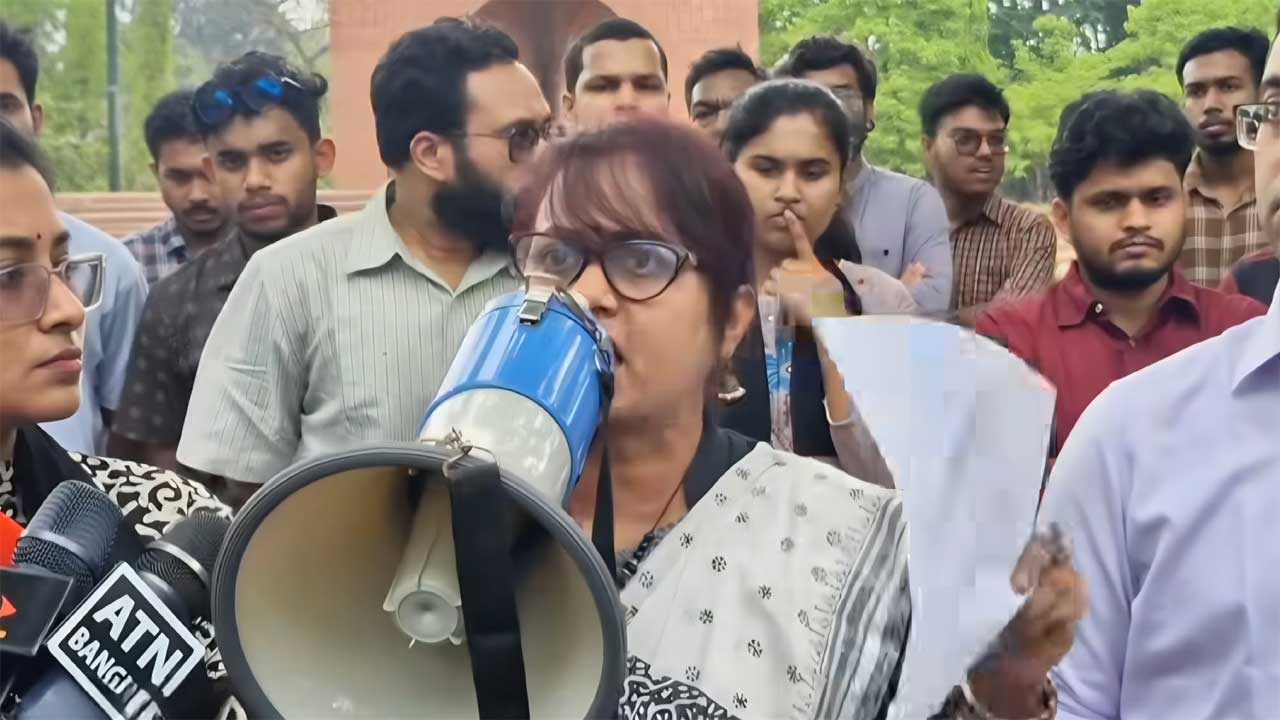 জাবিতে শিক্ষার্থী হত্যার বিচারের মানববন্ধনে জুলাই গণহত্যায় মদদদাতা শিক্ষক জেবউন্নেসা