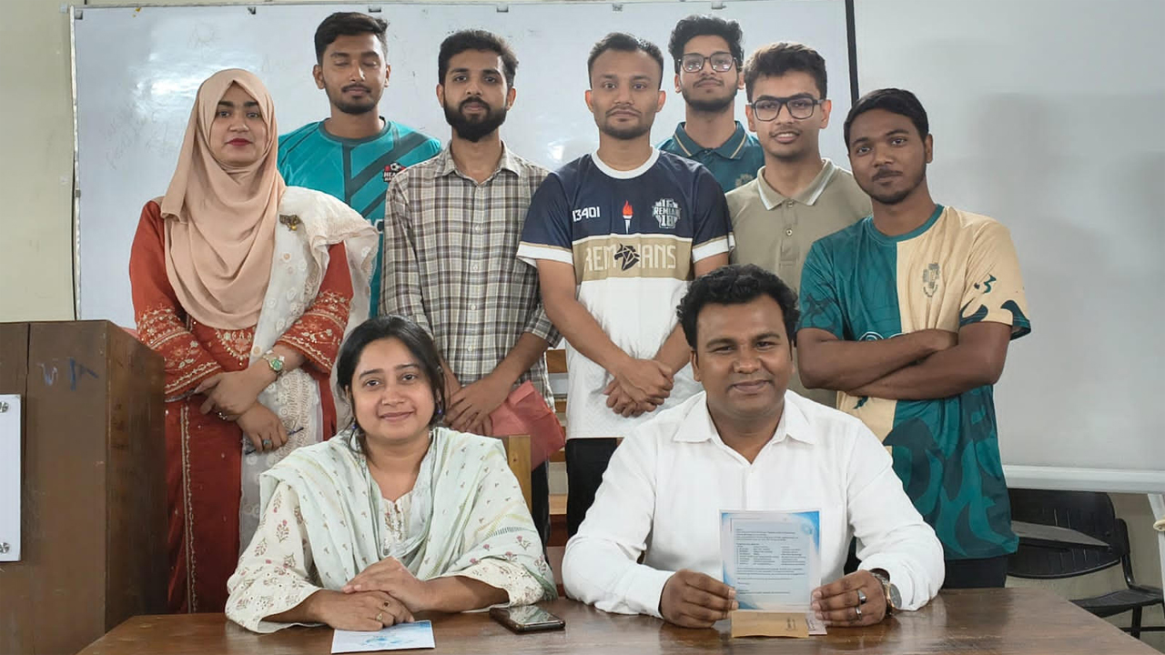 জাবির  পাবলিক হেল্থ অ্যান্ড ইনফরমেটিক্স বিভাগের ছাত্র সংসদের উদ্যোগে সংবাদ সম্মেলনের আয়োজন করা হয়