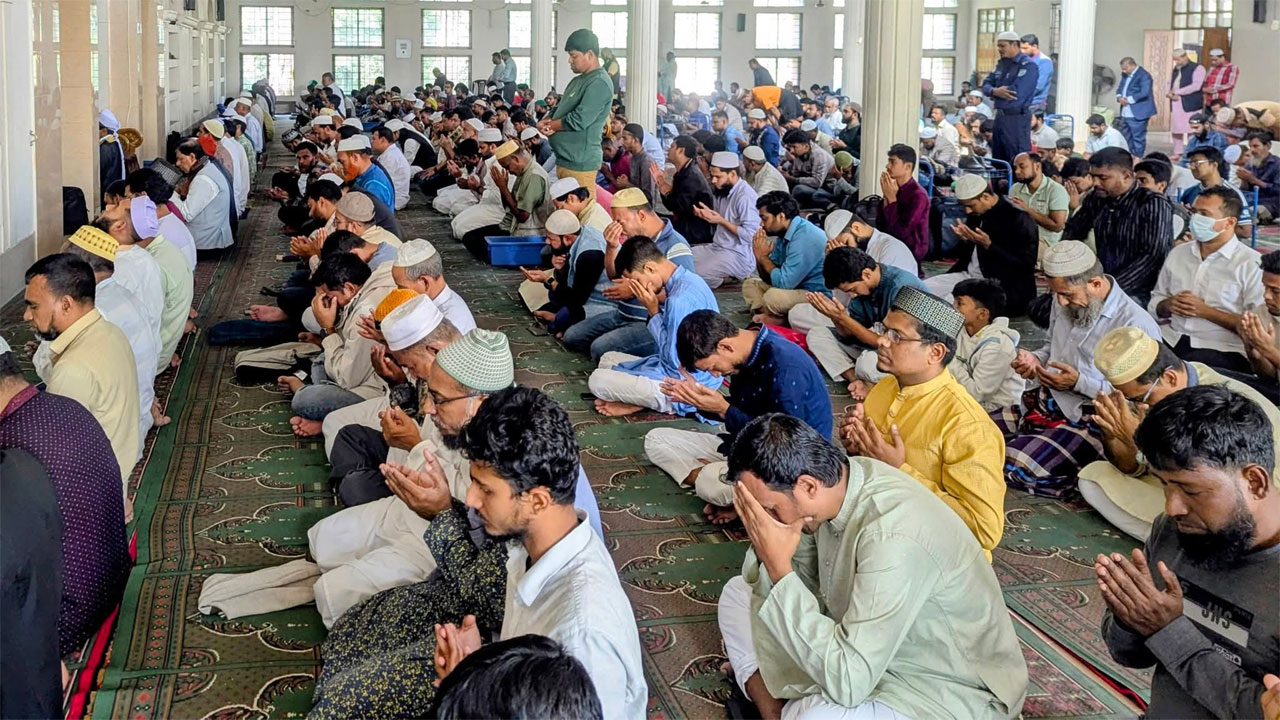 হাদির মৃত্যুতে জাকসুর আয়োজনে দোয়া মাহফিল অনুষ্ঠিত