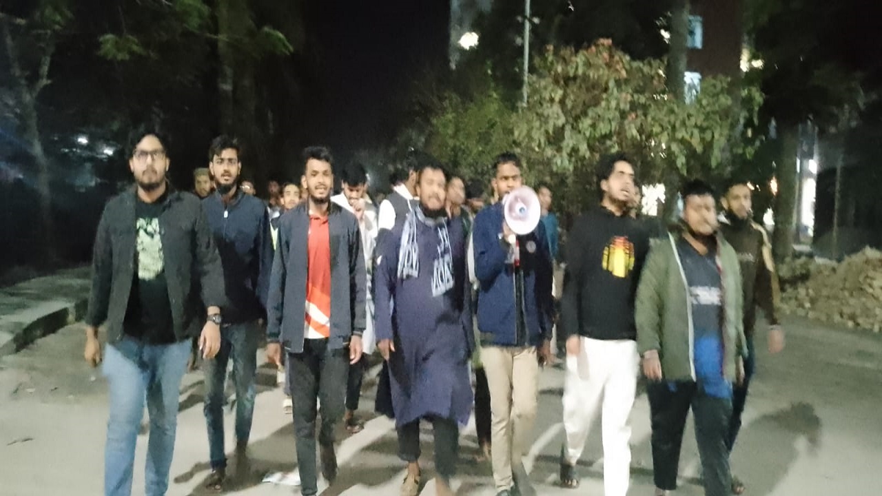 ইনকিলাব মঞ্চের নেতাকর্মীদের উপর হামলার প্রতিবাদে যবিপ্রবিতে বিক্ষোভ